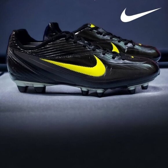 Nike Tiempo Football Cleats Size 9 - Picture 1 of 9